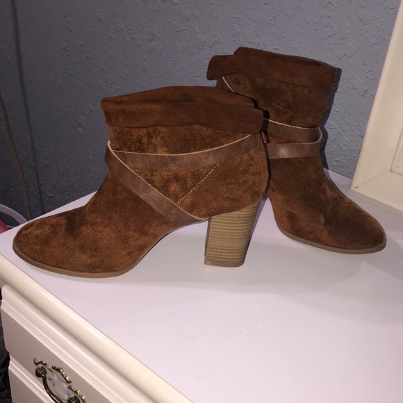 Shoes - Picture 2 of 3